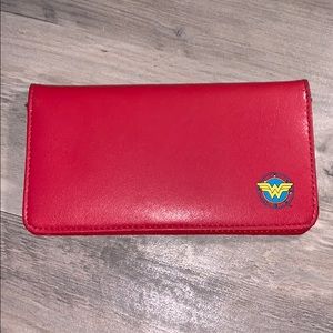 🦊 DC Wonder Woman red checkbook holder